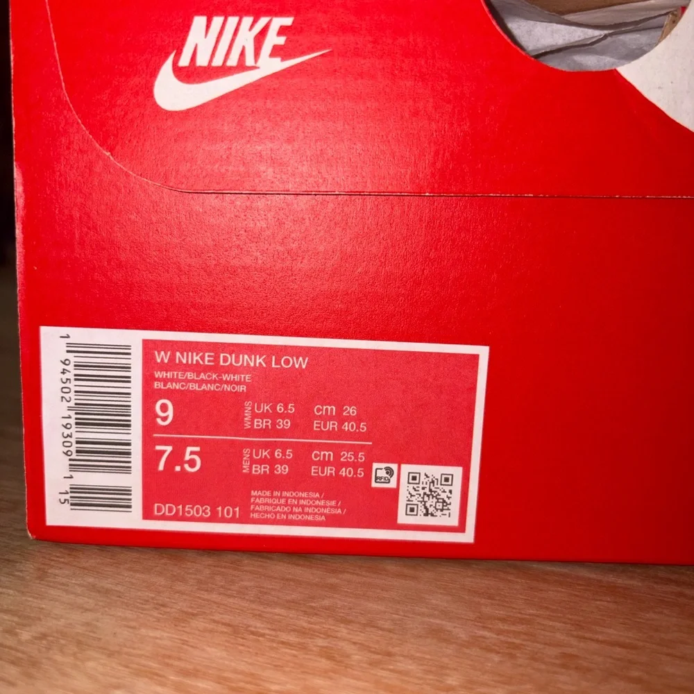Nike Panda Dunks Size 9W 7.5M